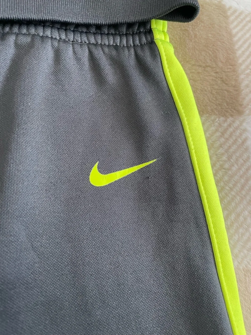 Nike 12-18 Month Dark Grey & Neon Yellow Hooded Tracksuit Set - Picture 3 of 13